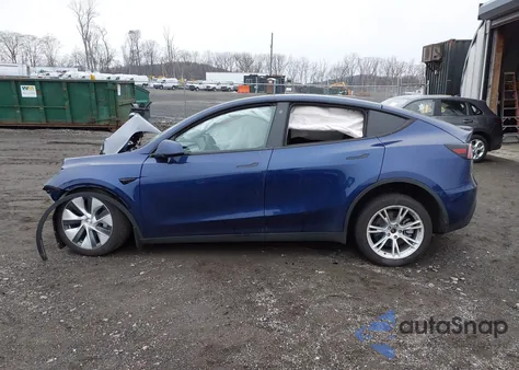 2022 Tesla Model Y Long Range Dual Motor All-Wheel Drive z USA, uszkodzony, nr VIN 7SAYGDEE4NA008153